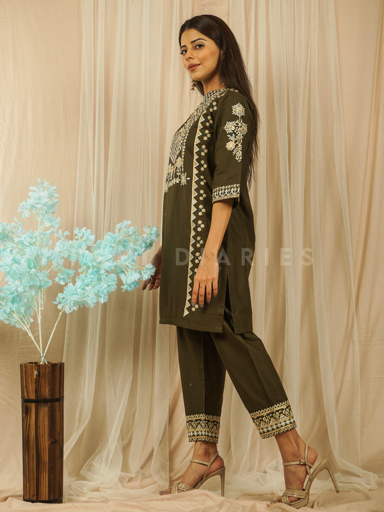 Dhani Green Embroidered 2 pc - 54627